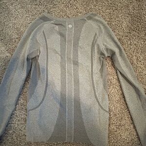 Size 6 lululemon long sleeve swiftly tech